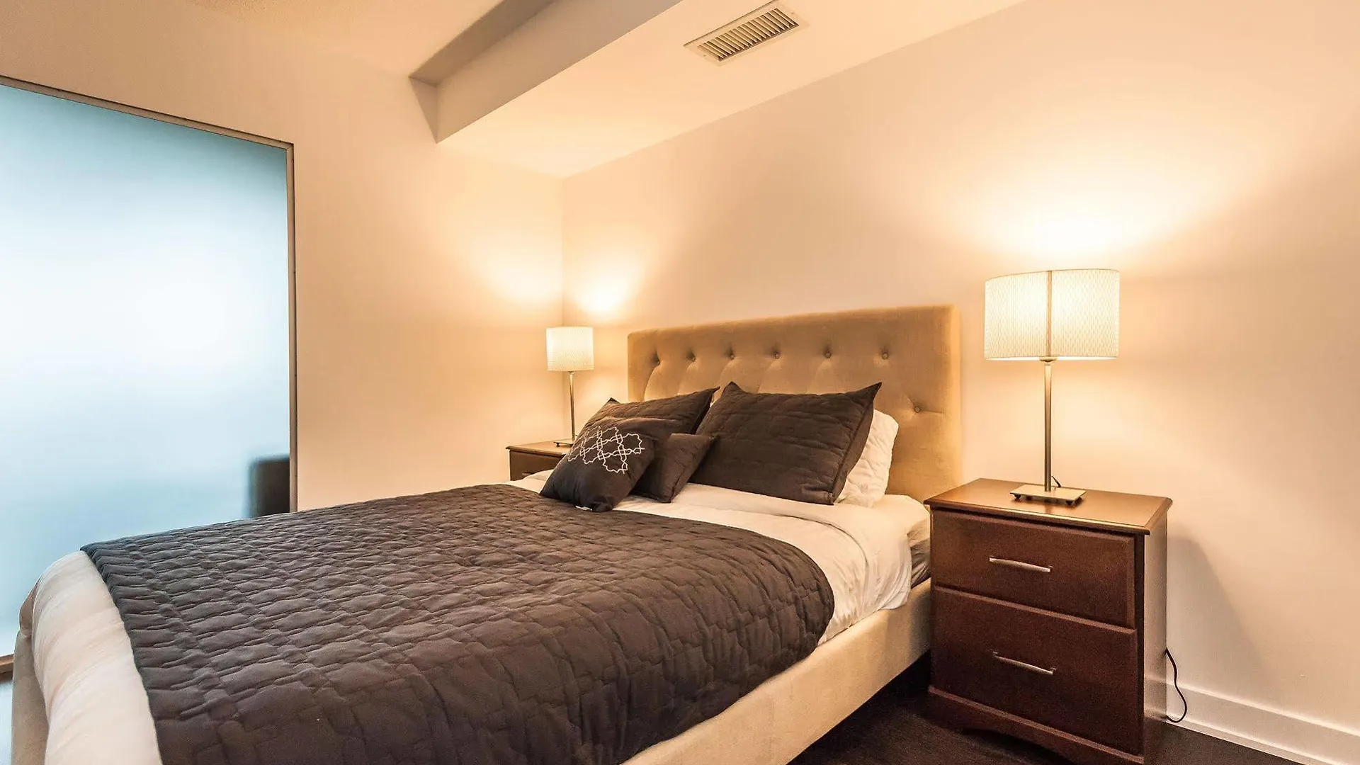 Apartment Life Suites Lakeside Mimico Toronto Canada