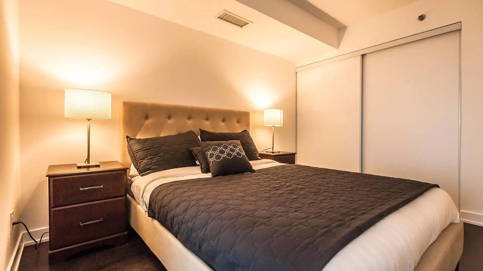 Apartment Life Suites Lakeside Mimico Toronto