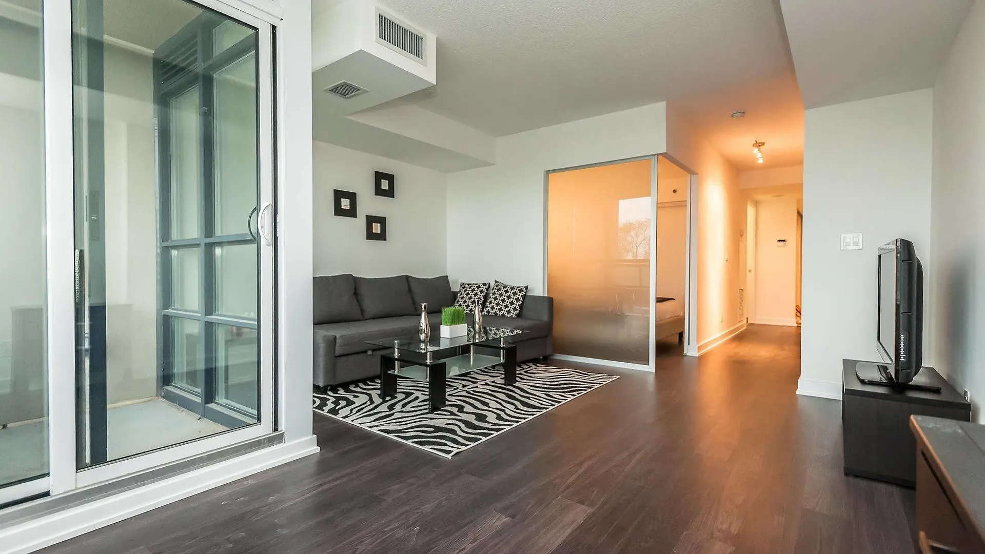 Apartment Life Suites Lakeside Mimico Toronto