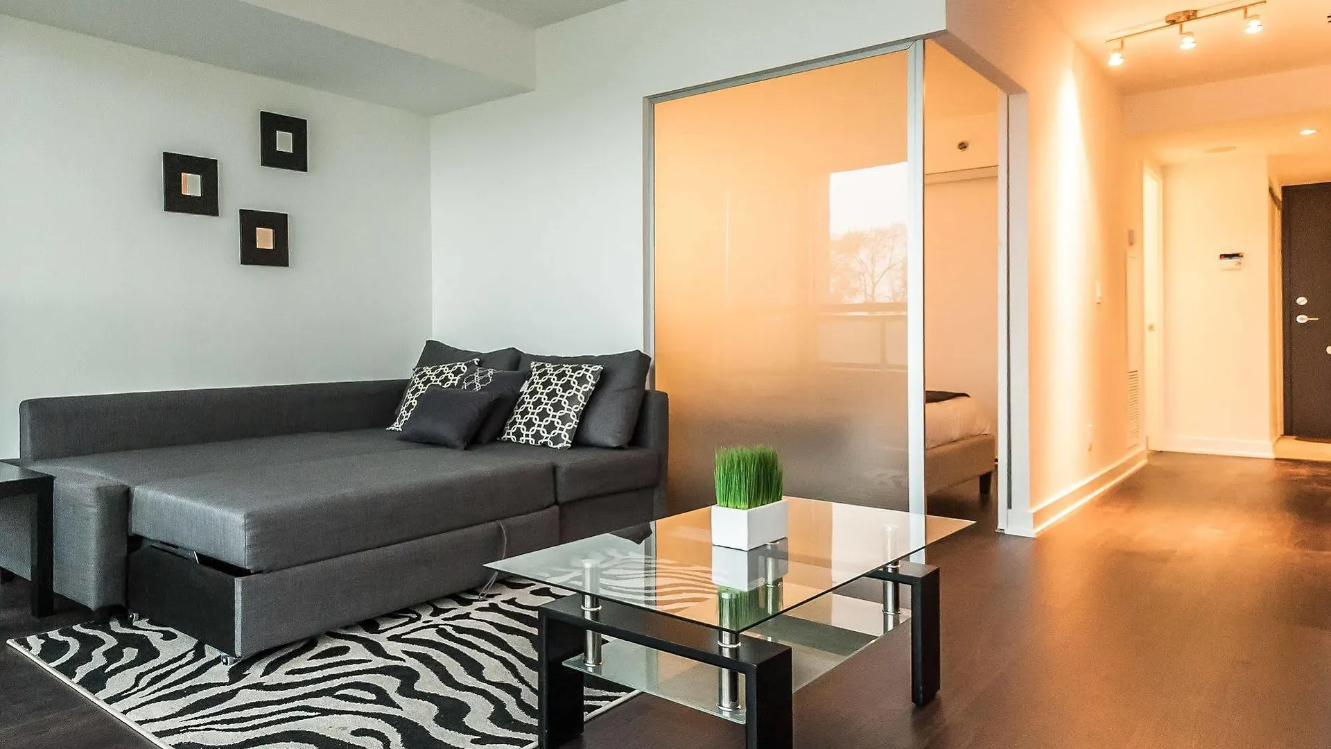 Life Suites Lakeside Mimico Toronto 0*,  Canada