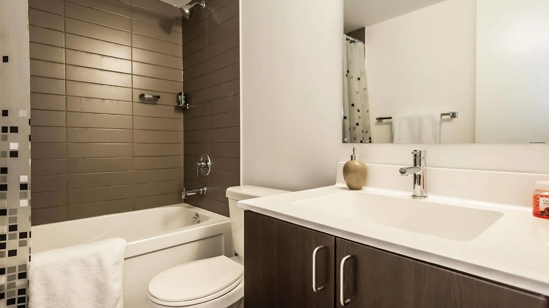 Apartment Life Suites Lakeside Mimico Toronto