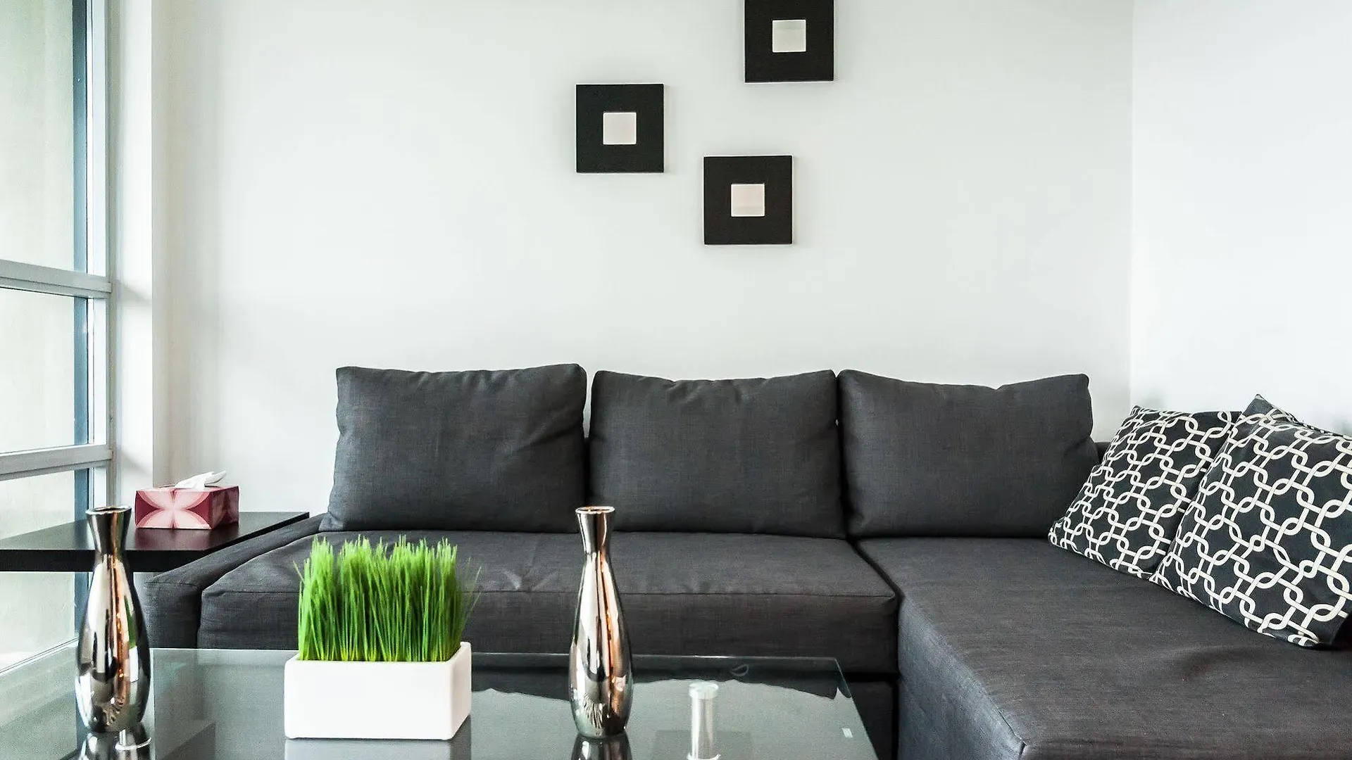 Life Suites Lakeside Mimico Торонто Канада